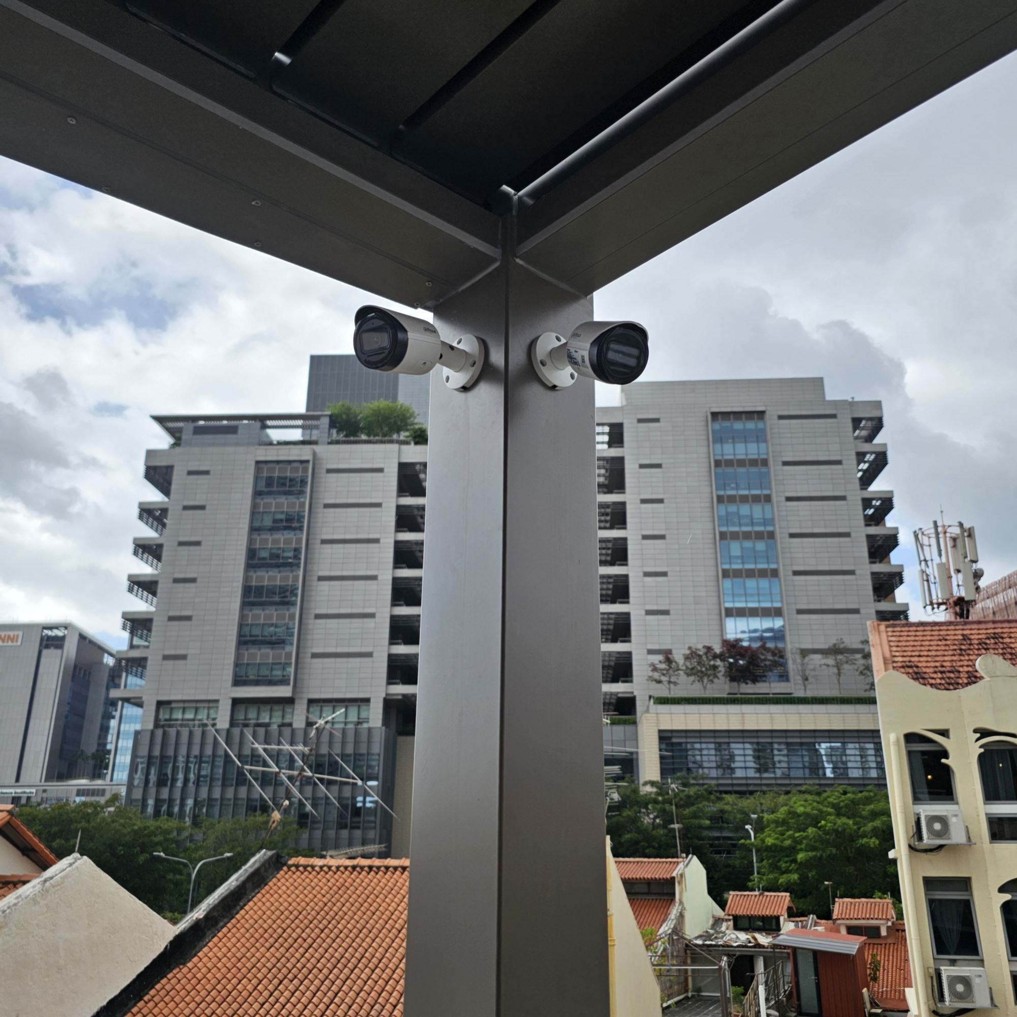 8M 4MP Dahua Bullet Cameras at roof